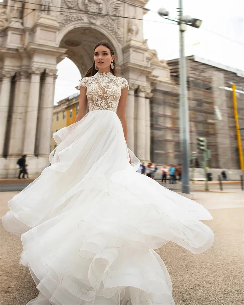 Vestidos de casamento macios com apliques de renda, gola alta, mangas curtas, decote querido, trem da capela, feito sob encomenda, noiva, mais novo