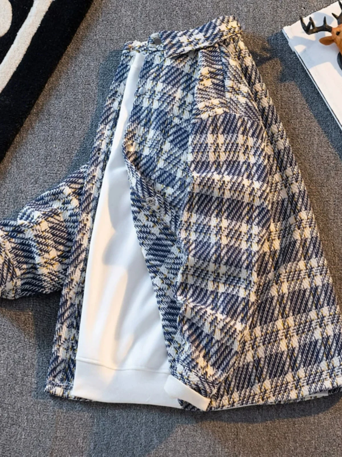 

Модная мужская куртка в клетку с отложным воротником, на флисовой подкладке, свободного кроя, с длинными рукавами, для повседневной носки, премиум-класса.