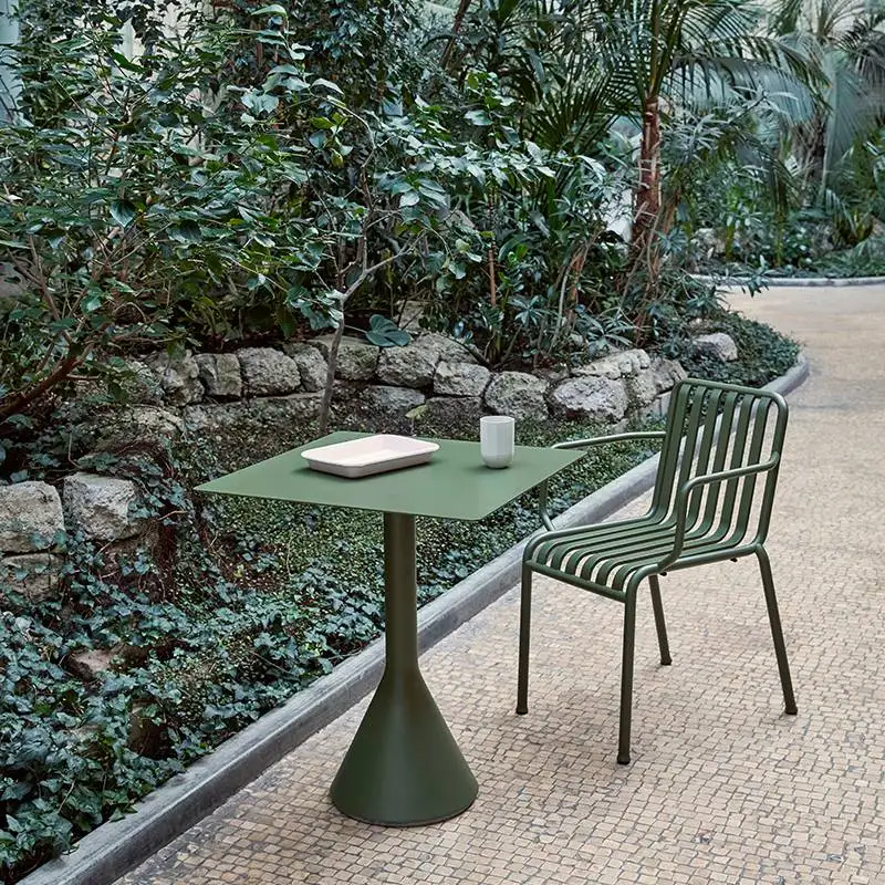 Tempo libero semplice cortile tavoli e sedie da esterno negozio di tè al latte caffè ferro battuto colore open-air set combinazione tavolo di design