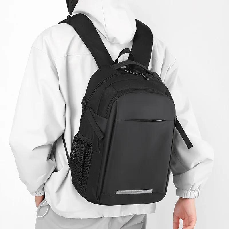 Everyday work and school companion built to keep tech and documents organized for commutes and classes