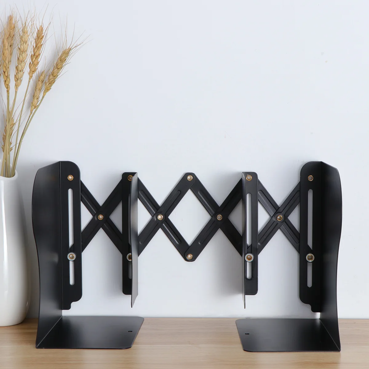 

Book Stand 150mm x 190mm x 105/430mm Metal Plastic Telescopic Non Skid Bookends Office School Supplies Adjustable Stable Base
