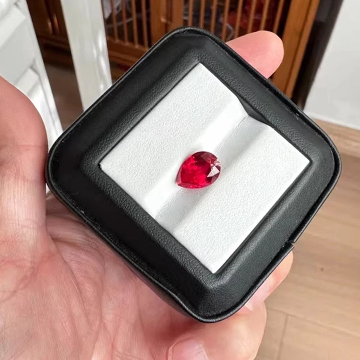 

1 шт./лот, выращенный в лаборатории рубин огранки «груша», цвет «голубиная кровь»