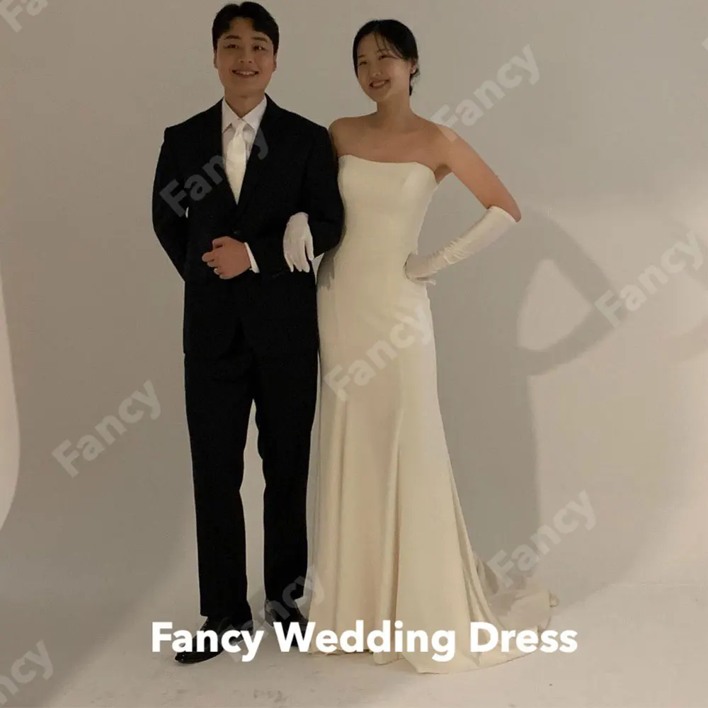 Ausgefallenes einfaches Meerjungfrau-Korea-Hochzeitskleid für Fotoshootings, trägerloses, elastisches Satin-Abschlussballkleid, bodenlang, individuell angepasst