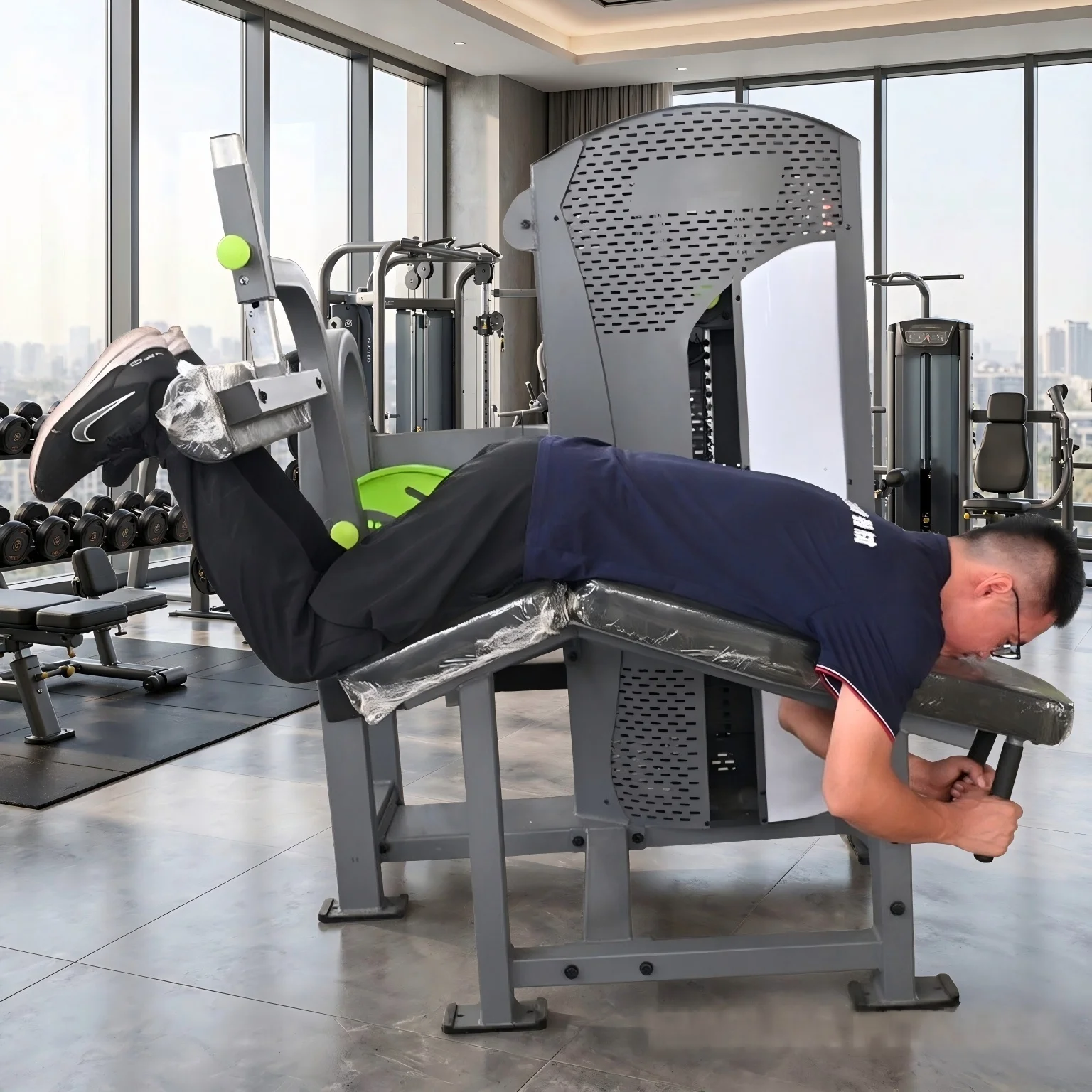 Gym Equipment Buyers Take Note Pin-Loaded Machine Strength Training Prone Leg Curl Machine for Commercial Fitness Facilities