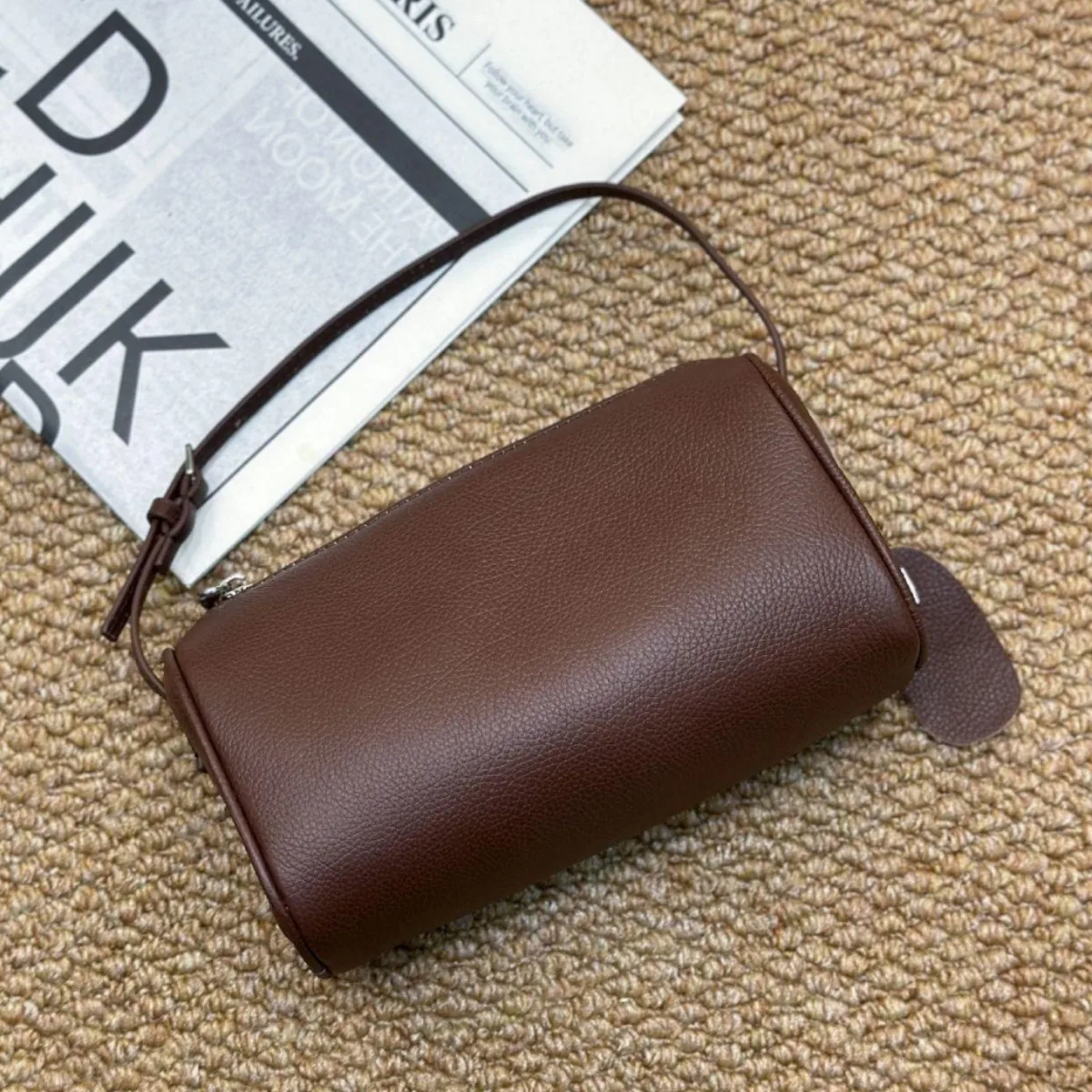 

Новинка 2024 года, сумка-держатель для ручек, первый слой из воловьей кожи, портативная маленькая квадратная сумка, нишевая высококачественная сумка через плечо для мобильного телефона