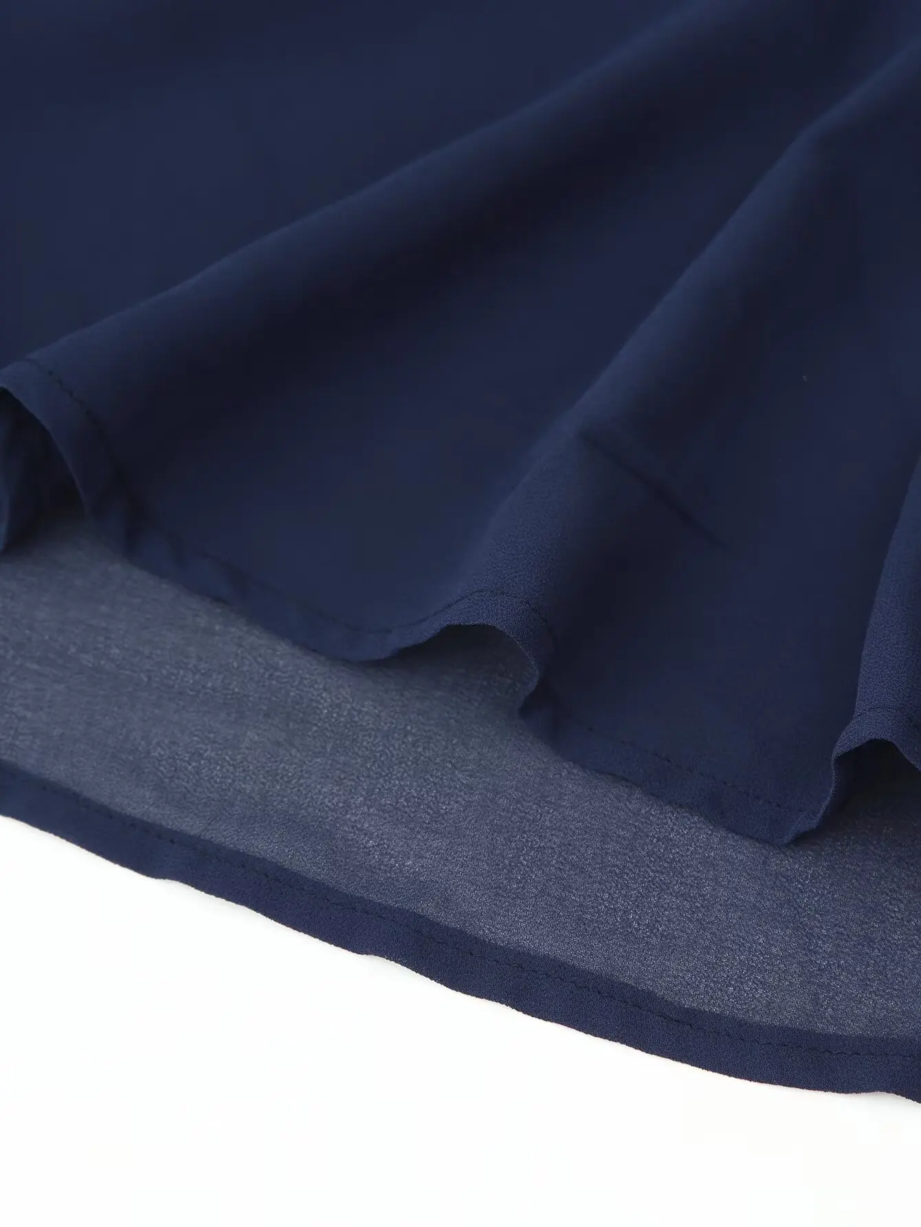 2025, rückenfreies Damenkleid mit Patchwork-Farbblock-Fransenbesatz, ärmellos, Rundhalsausschnitt, Fransenakzente, transparenter Chiffon-Saum, modisch