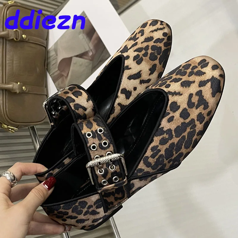 Fashion Buckle Strap Women Flats Shoes Leopard Print Female Soft Footwear Round Toe Ladies Flats Shoes Dress Designer Mary Janes