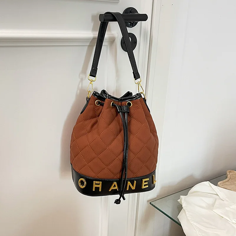 

2025 Autumn Winter Luxury Shoulder Bag for Women Elegant Crossbody Purse with Top Handle, Minimalist Day to Night Bag for Daily