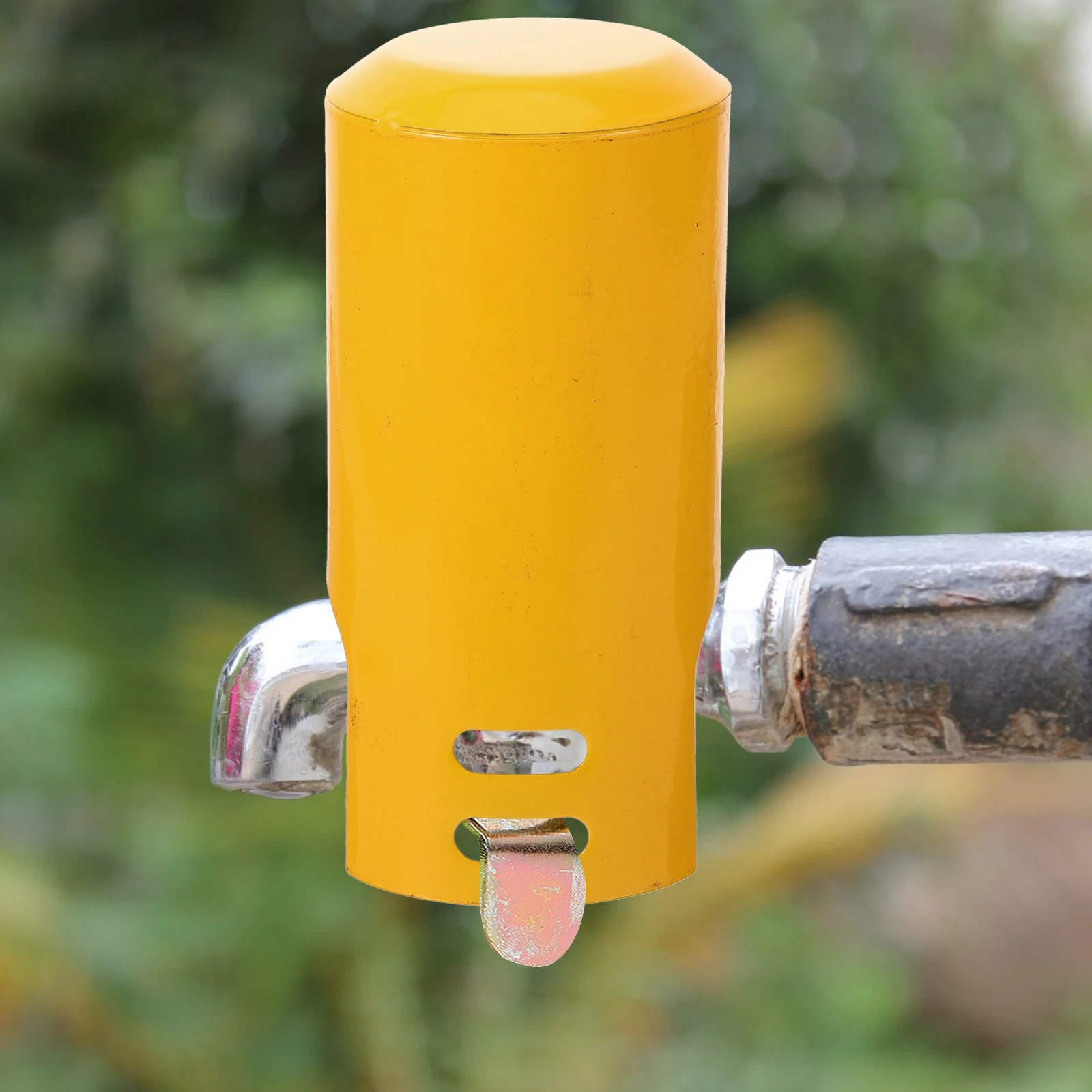 

Outdoor Faucet Cover Water Spigot Lock Freeze Protection Material Easy Installation Circular Opening Spigot Covers