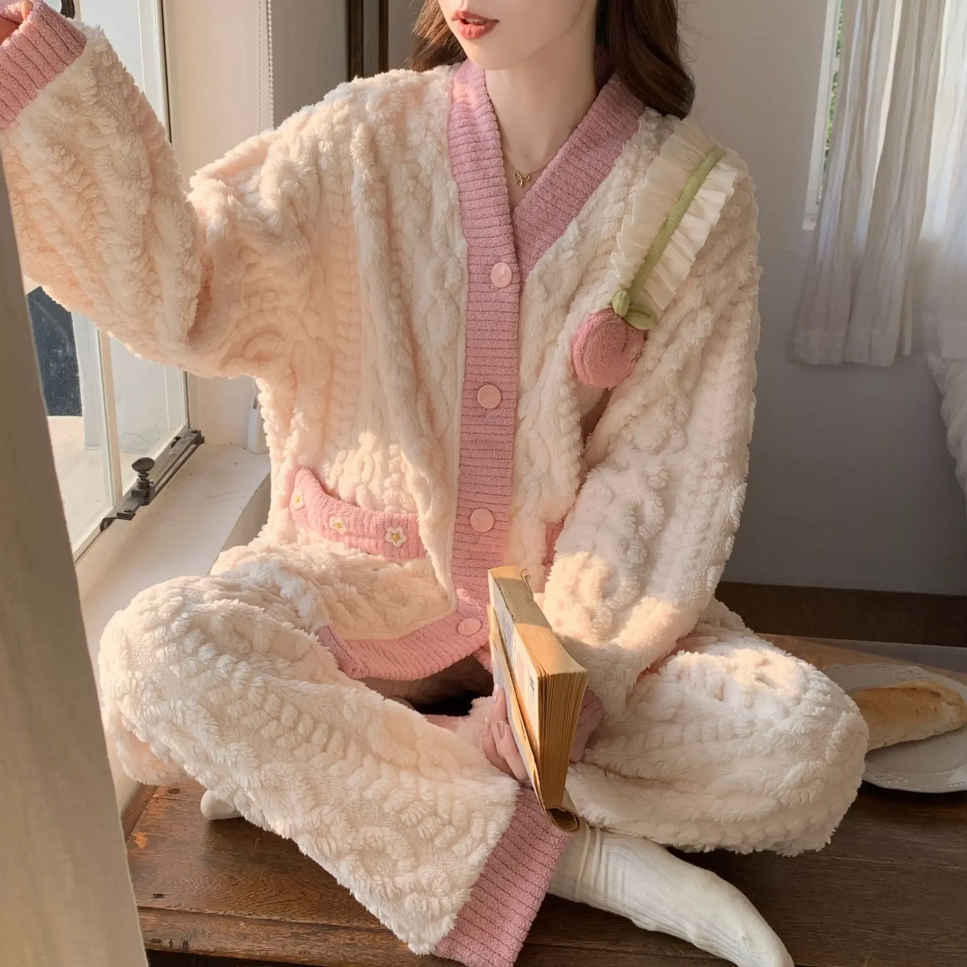 autumn and winter cardigan pajamas women's coral fleece short thickened flannel nightgown small fragrant wind sweet  cute set