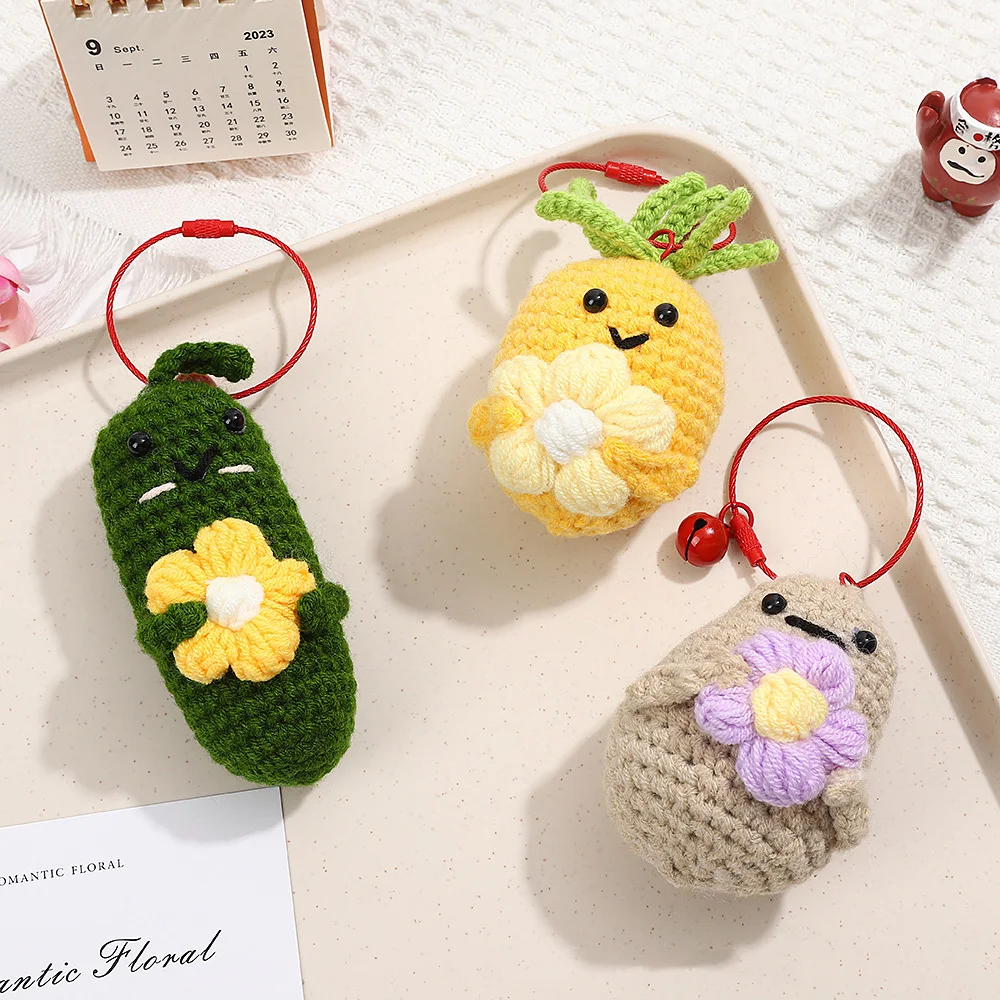 Creative Knitting Fruit Keychain Pendant Christmas Gift Cute Handmade Knitted Avocado Carrot Weaved Keyrings for Bag Accessories