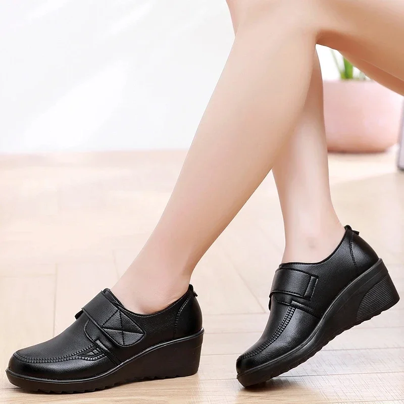Spring Autumn New Women\'s Single Shoes Wedges Soft Sole Comfortable Large Size Mother\'s Leather High Heels Shoes