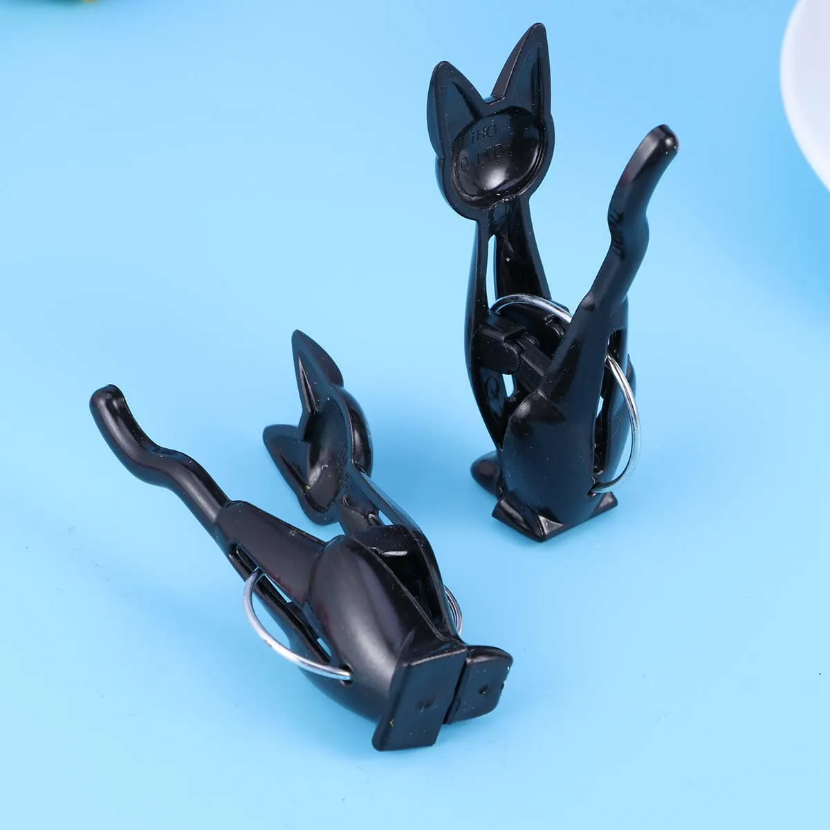 

4Pcs Sealing Clips Cartoon Cat Creative Plastic Reusable Food Bag Clip for Milk Powder Salt Oatmeal Potato Chips Assorted Colors
