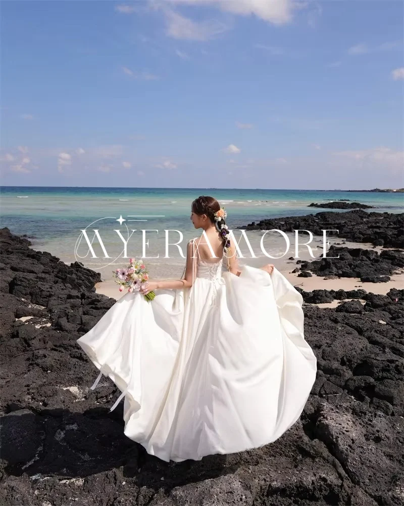 فساتين زفاف أنيقة من الساتان على شكل حرف A للعروس أشرطة سباغيتي بدون ظهر وأربطة من الخلف زي العرائس مخصص فيستدوس دي نوفيا