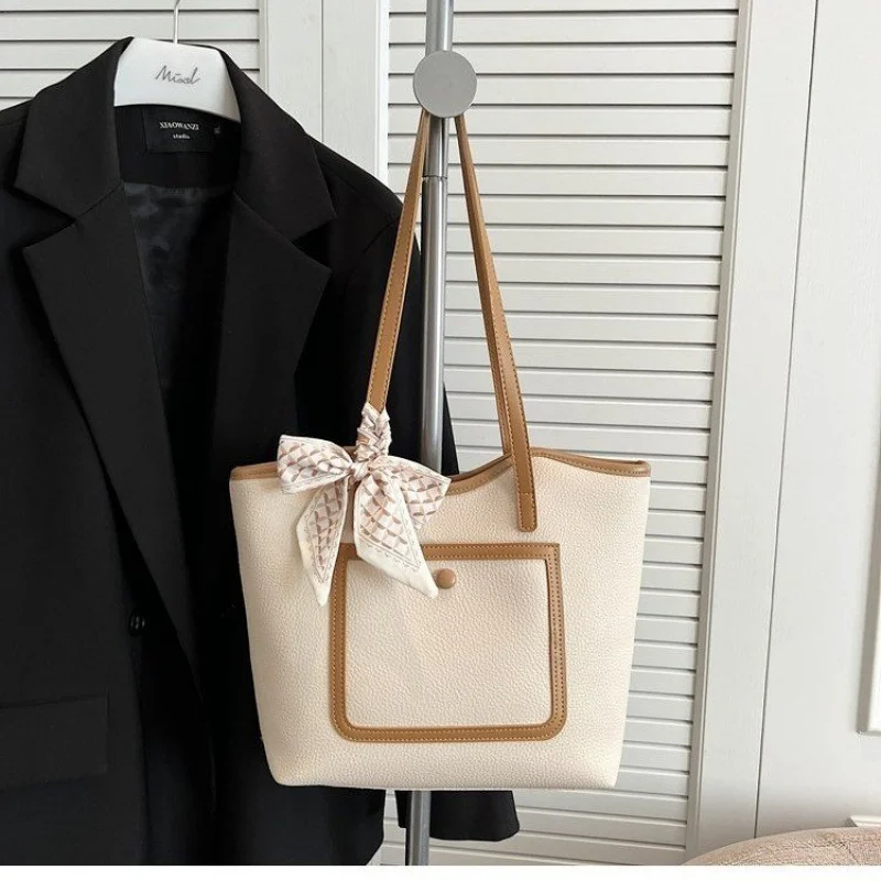 

High-End Ladies Tote Bag Made Of Waxed Leather Featuring Trendy Design And Paris Casual Vintage Style ​