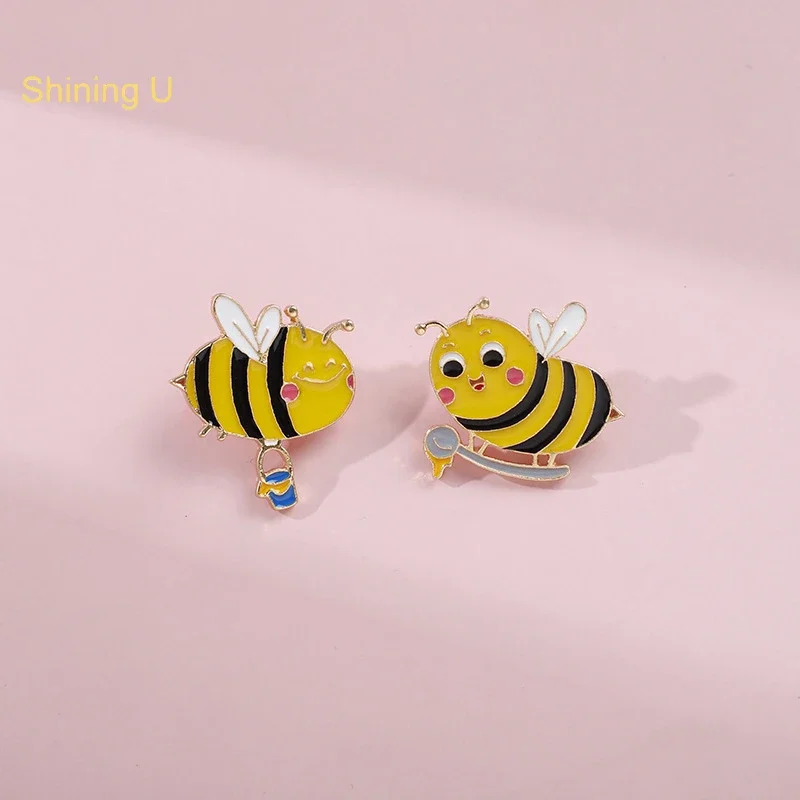 Shining U Cute Cartoon Bee Brooch Pin Gather Nectar Fashion Accessory for Bag Clothing