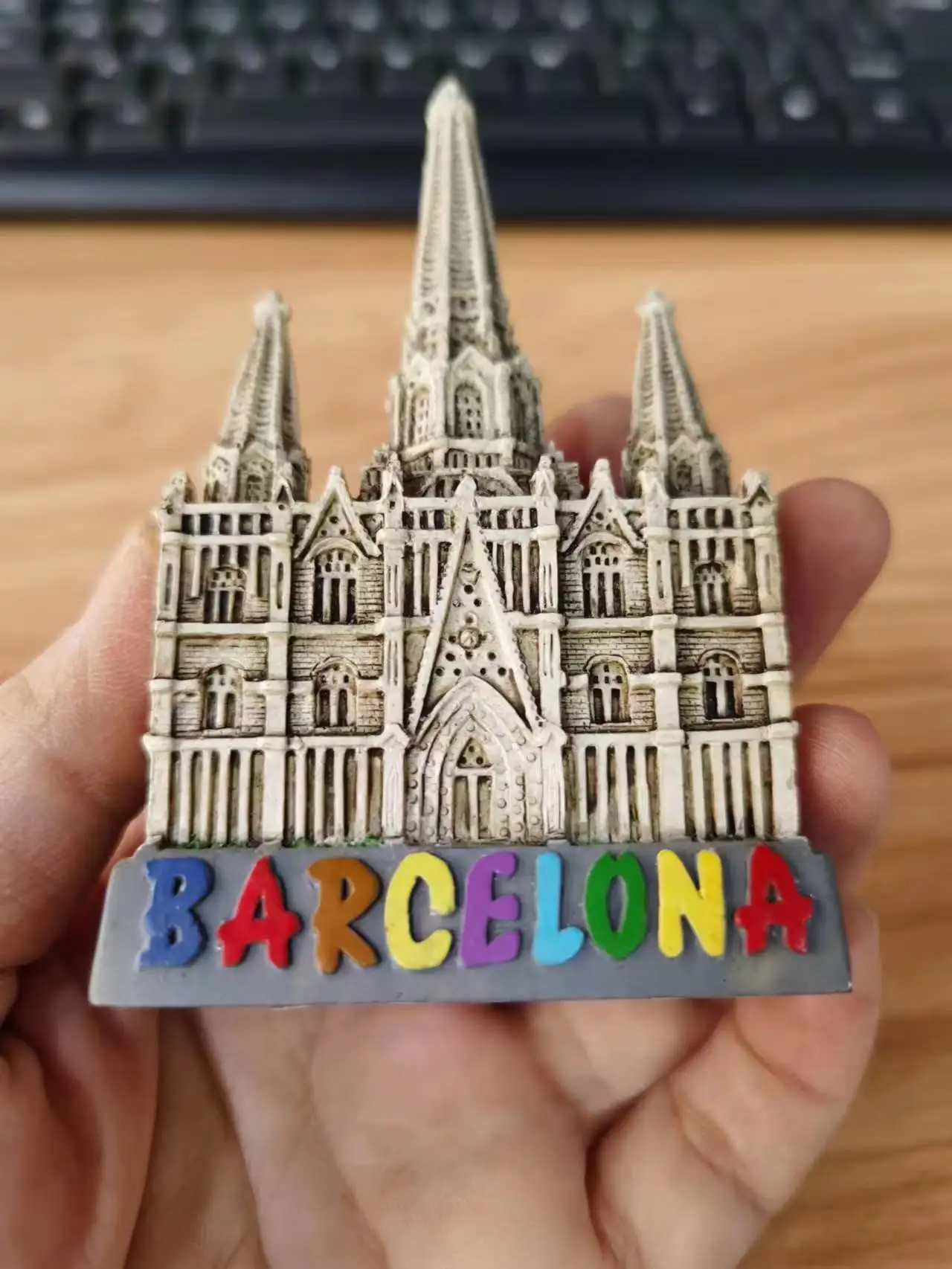 Caja de juego de mesa de arena psicológica mental de resina, edificio de terapia de cancha, catedral de barcelona, iglesia