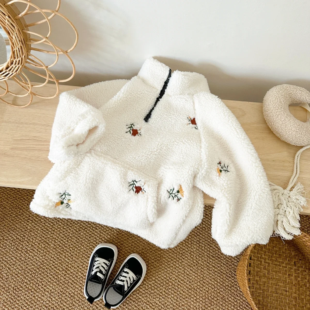 Winter New Korean Cute Baby Girl Lamb Wool Warm Coat with Flower Exquisite Embroidery Zipper Jacket for Children\'s Plush Top