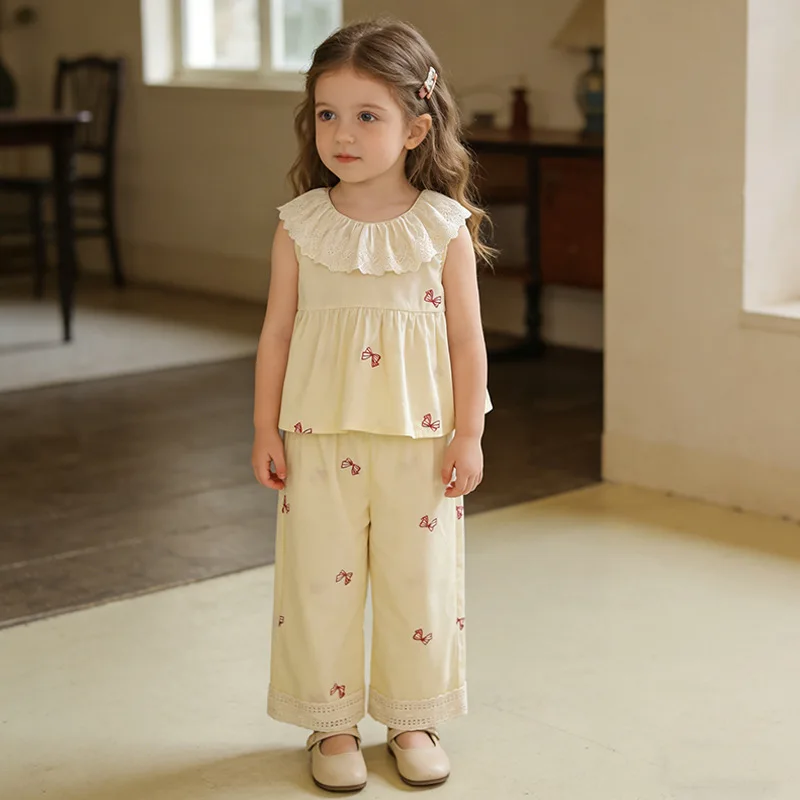 Conjunto Infantil Feminino 2026 Primavera e Verão: Novo Vestuário Infantil, Colete Bordado Doce e Calça Pantalona - Conjunto de Duas Peças
