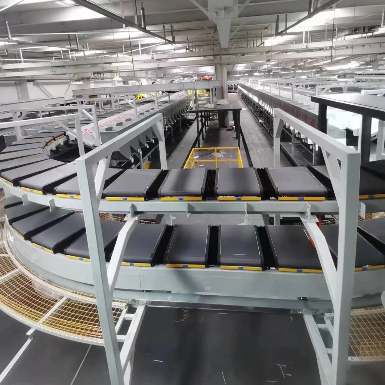 Attrezzatura di smistamento automatizzata flessibile Truelisort Selezionatore a nastro incrociato con facile installazione e smistamento multidirezionale