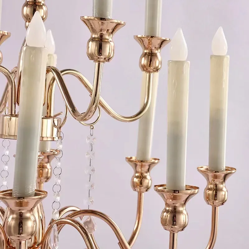 Luxuriöser goldener 13-armiger Metall-Kerzenleuchter, hoher Kristall-Kerzenhalter, Hochzeits-Tischdekoration, Kerzenständer für Events, Bankette und Empfänge – Detail 5
