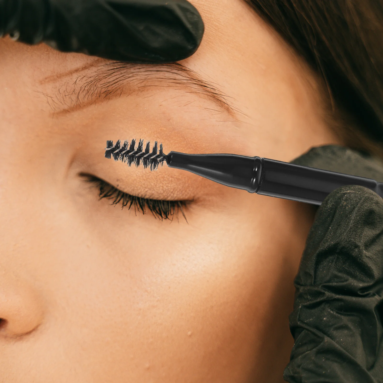 3本入りアイブロウ＆まつげブラシキット、小型、カバー付き、ソフトタッチの毛先で、眉の定義をぼかさず、マスカラがまとまらないように