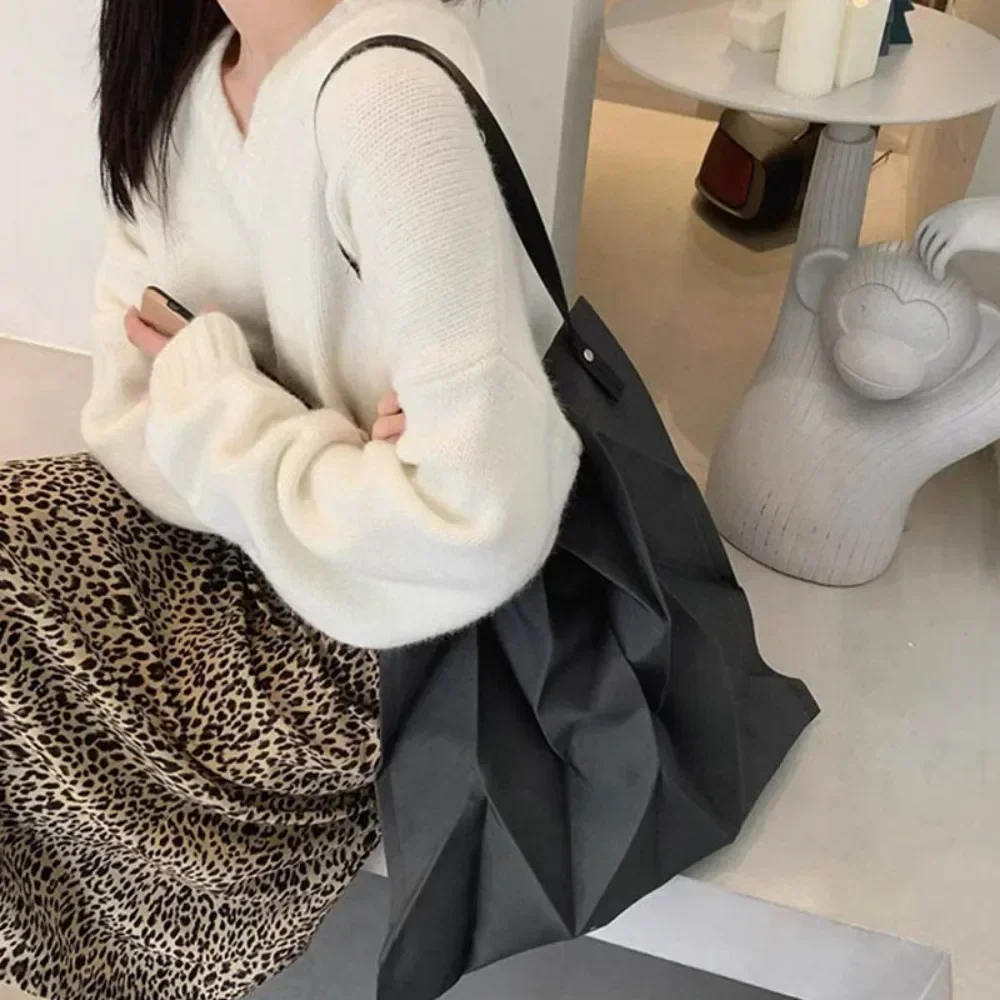 Tas Tote Berlipat Geometris Korea Tas Bahu Kanvas Kapasitas Besar Wanita Tas Tangan Belanja Bergaya dengan Desain Lipat Unik