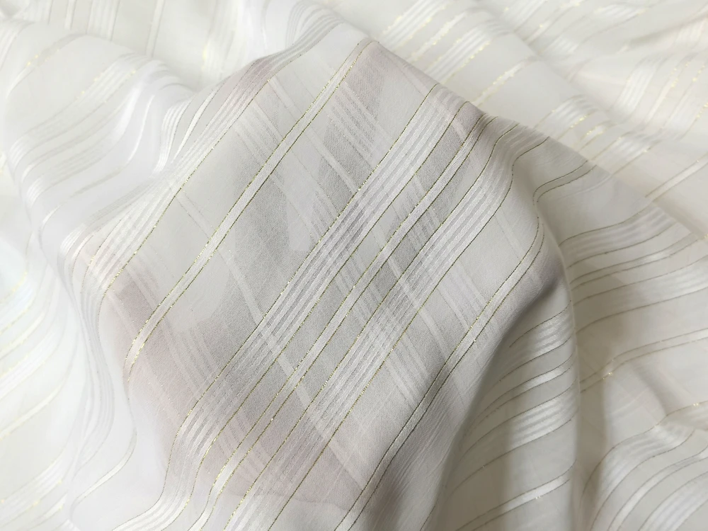 1 Meter x 1,4 Meter gekräuselter Satin-Chiffon-Gaze-Krepp, Goldgarn, faltiger Chiffon-Stoff, natürliches Weiß – Detail 8