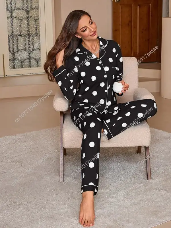 ชุดนอนผู้หญิงแบบ 2 ชิ้น ชุดลำลองแขนยาวติดกระดุม ลายจุดน่ารัก ชุดนอนเนื้อนุ่ม มีกระเป๋าหน้าอก