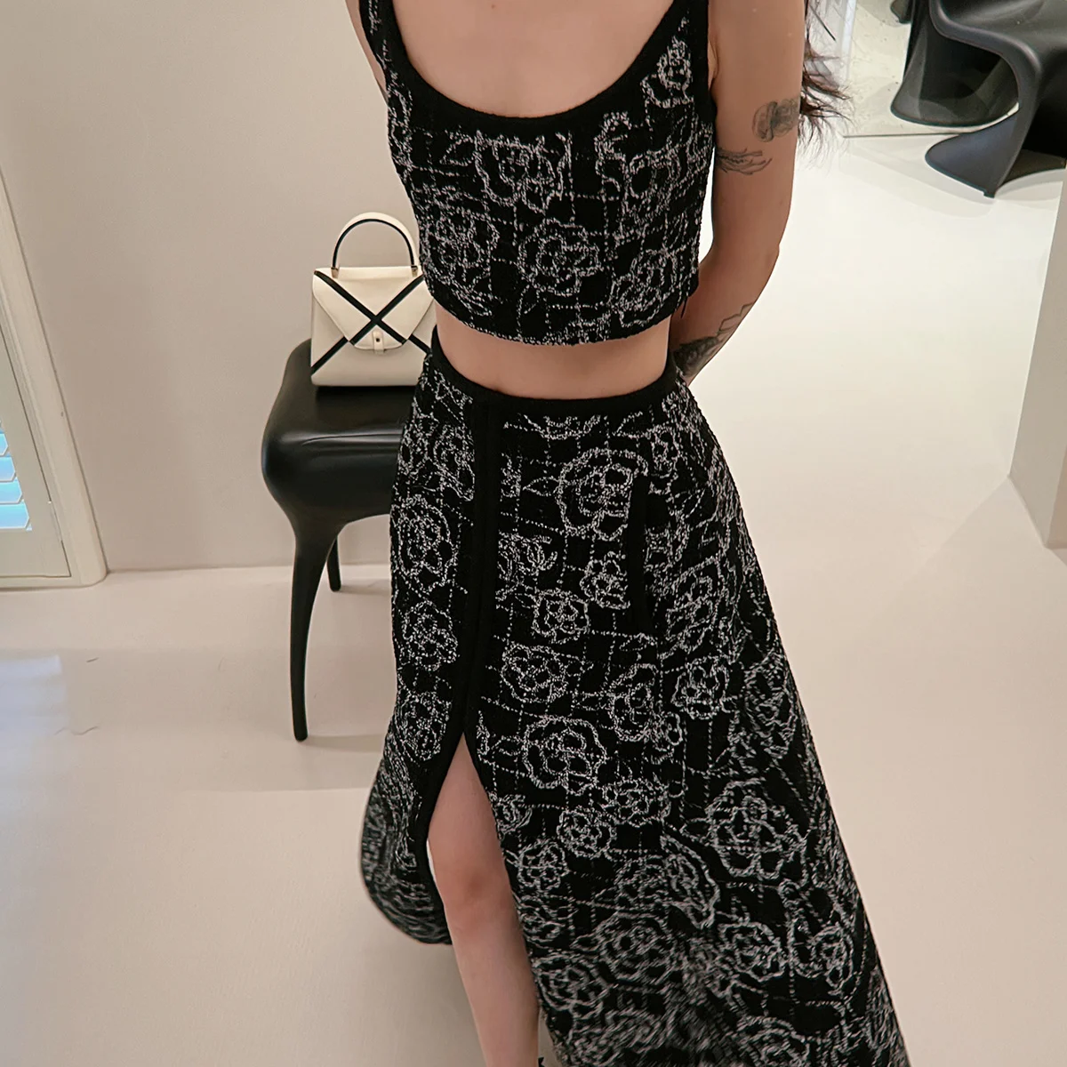 

2025 Summer Fashion Versatile Korean Luxury Set for Women High-end Elegant Ins Slim Fit Black Long Skirt and Vest Set for Women