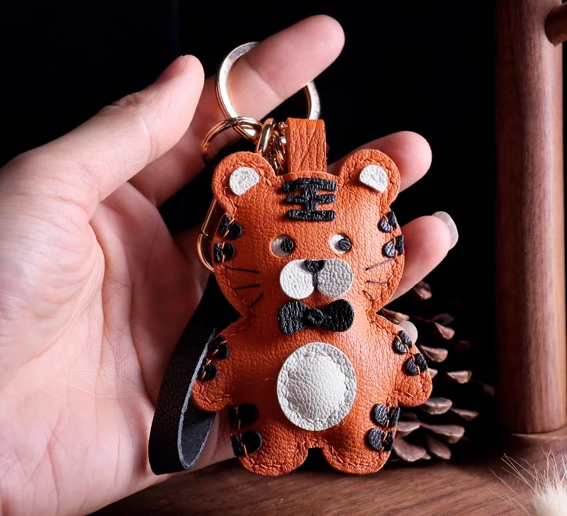

Handmade leather keychains Bag charm Doll Tiger Handmade Leather Car Key Material Pack DIY Simple Birthday Gift Birthday gift