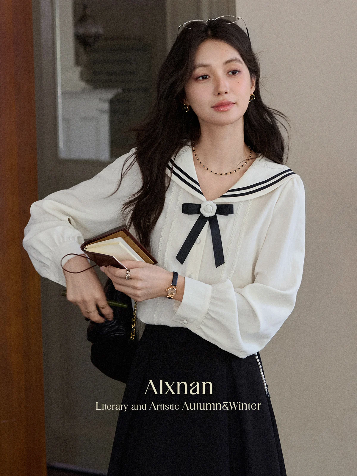 

ALXNAN Navy Collar Shirt Women College Style Black White Contrast Loose-fit Blouses 2025 Autumn Long Sleeve Tops Female L569122