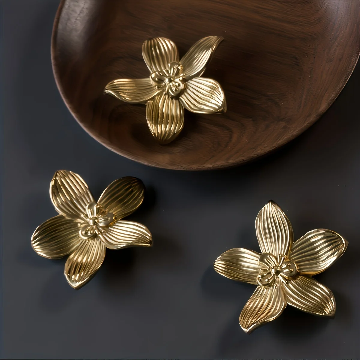 Matte Golden Flower Zinc Alloy Cabinet Knobs Drawer Pull Handles for Wardrobe Kitchen Dresser with Mounting Screws
