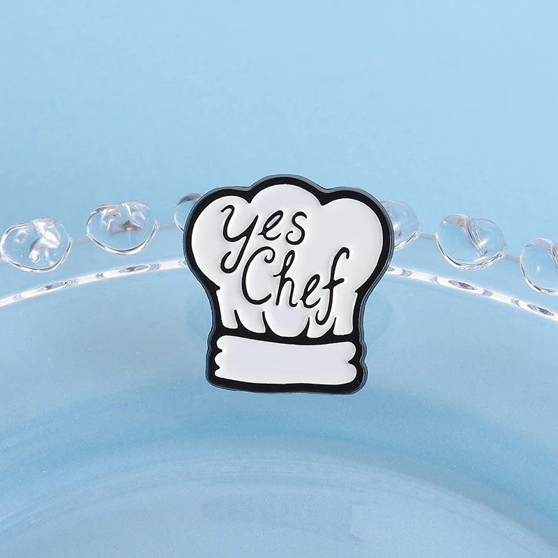 مضحك الطبخ الشيف إقتباس المينا دبوس نعم الشيف الأبيض Toque بلانش الطهاة قبعة بروش التلبيب على ظهره شارة مجوهرات هدية للأصدقاء