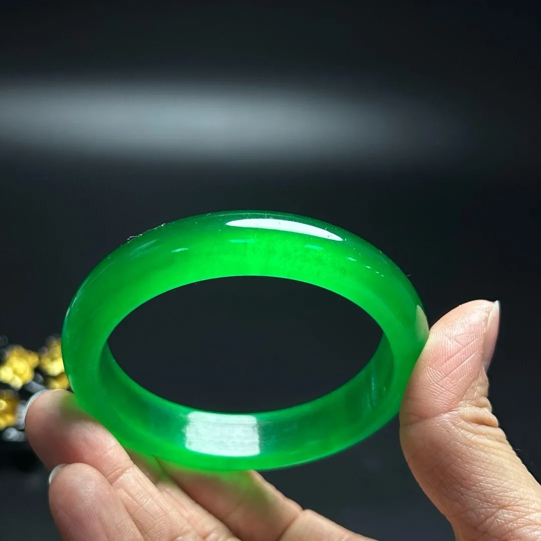 bracciale-rigido-in-giada-verde-birmana-naturale-di-alta-qualita