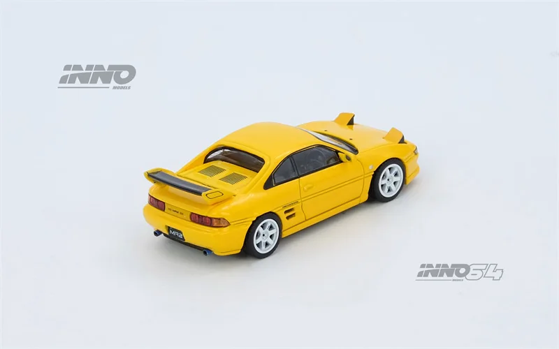 (الطلب المسبق) INNO 1:64 MR2 (SW20) نموذج سيارة مجمع Diecast باللون الأصفر