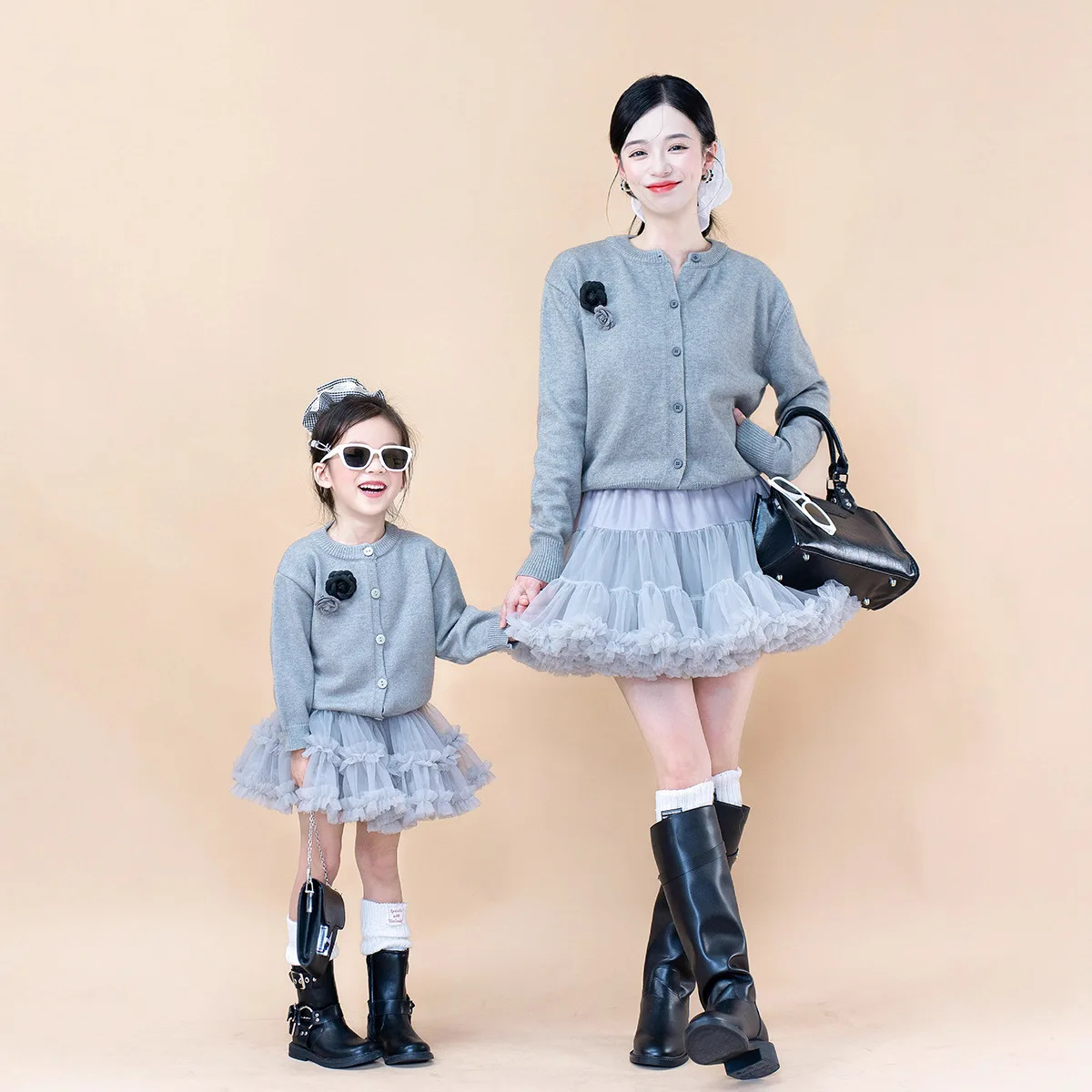 

2025 Autumn Mother & Daughter Matching Sweater Cardigan with Brooch Cute Outfit for Toddler and Mom Same Knit Coat