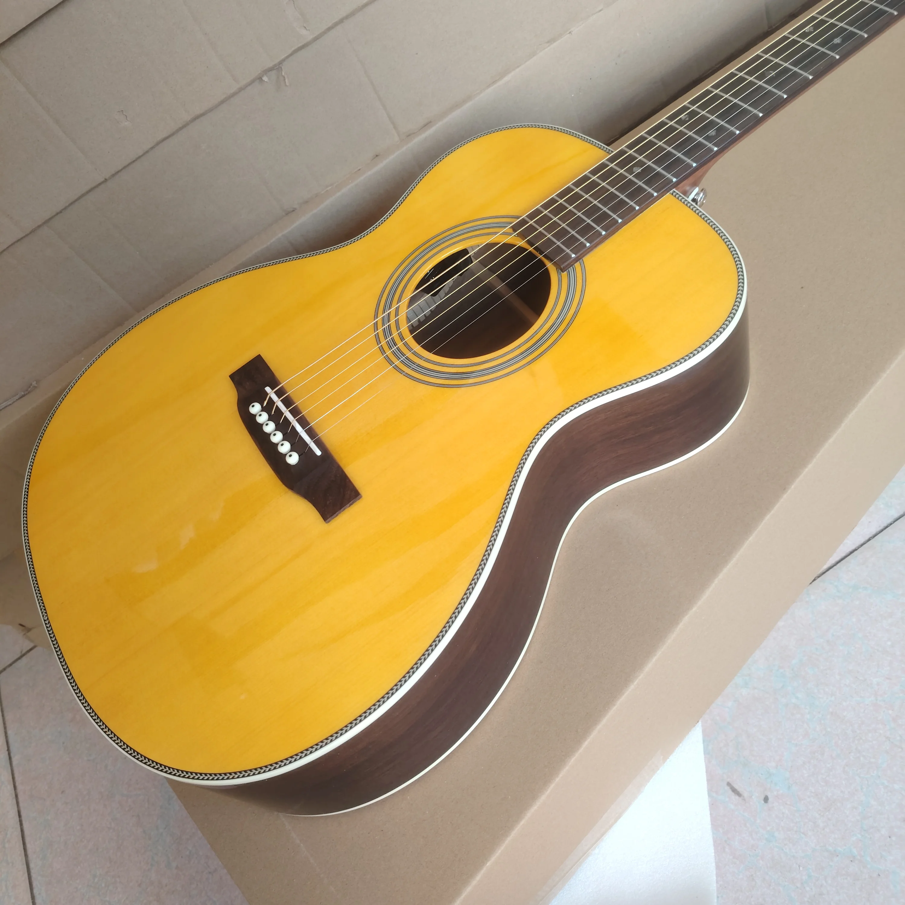 

ГОРЯЧИЙ! 40-дюймовый OM/подарок/плоская гитара/топ из цельного ели/накладка на гриф из красного дерева/20 звуковых колонн/электрогитара 301EQ