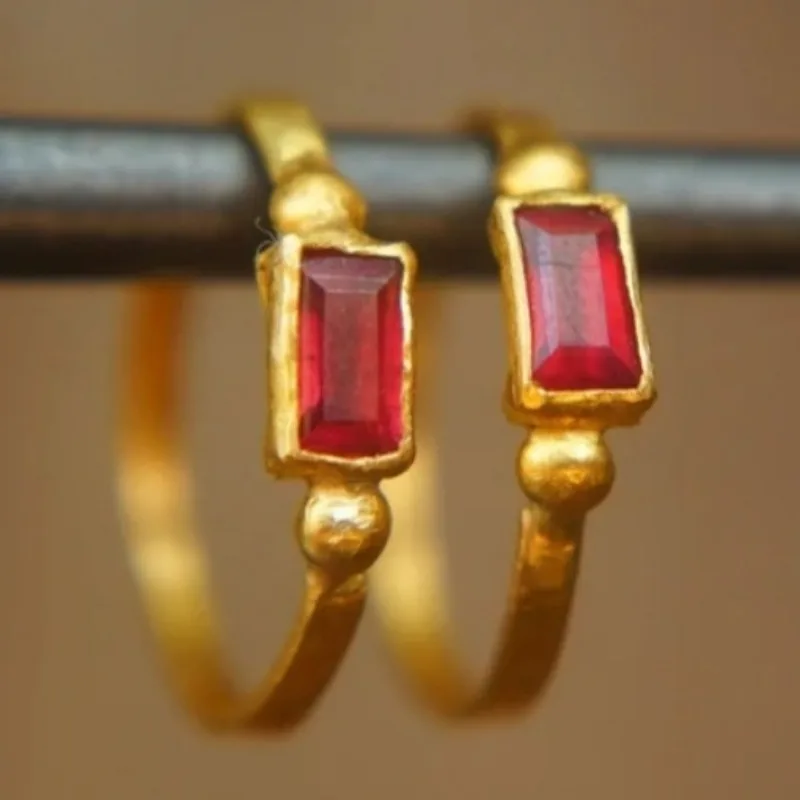 Ladies' Retro Elegant Rose Red Synthetic Zircon Earrings, A Creative Jewelry Gift for Family