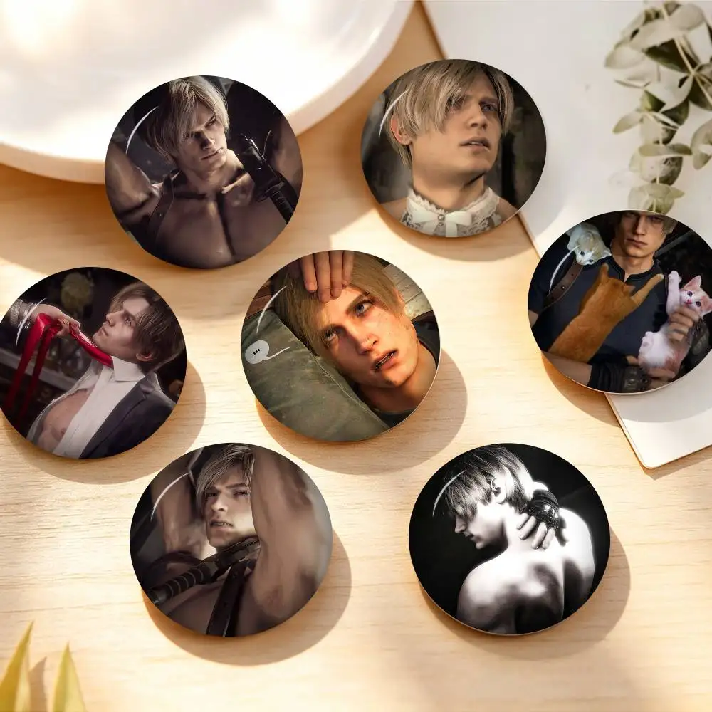 Game Sexy Muscle Badges Round Exquisite Badge Brooches Figure Leon Kennedy Pins For Clothes Hat Backpack Gift Accessories
