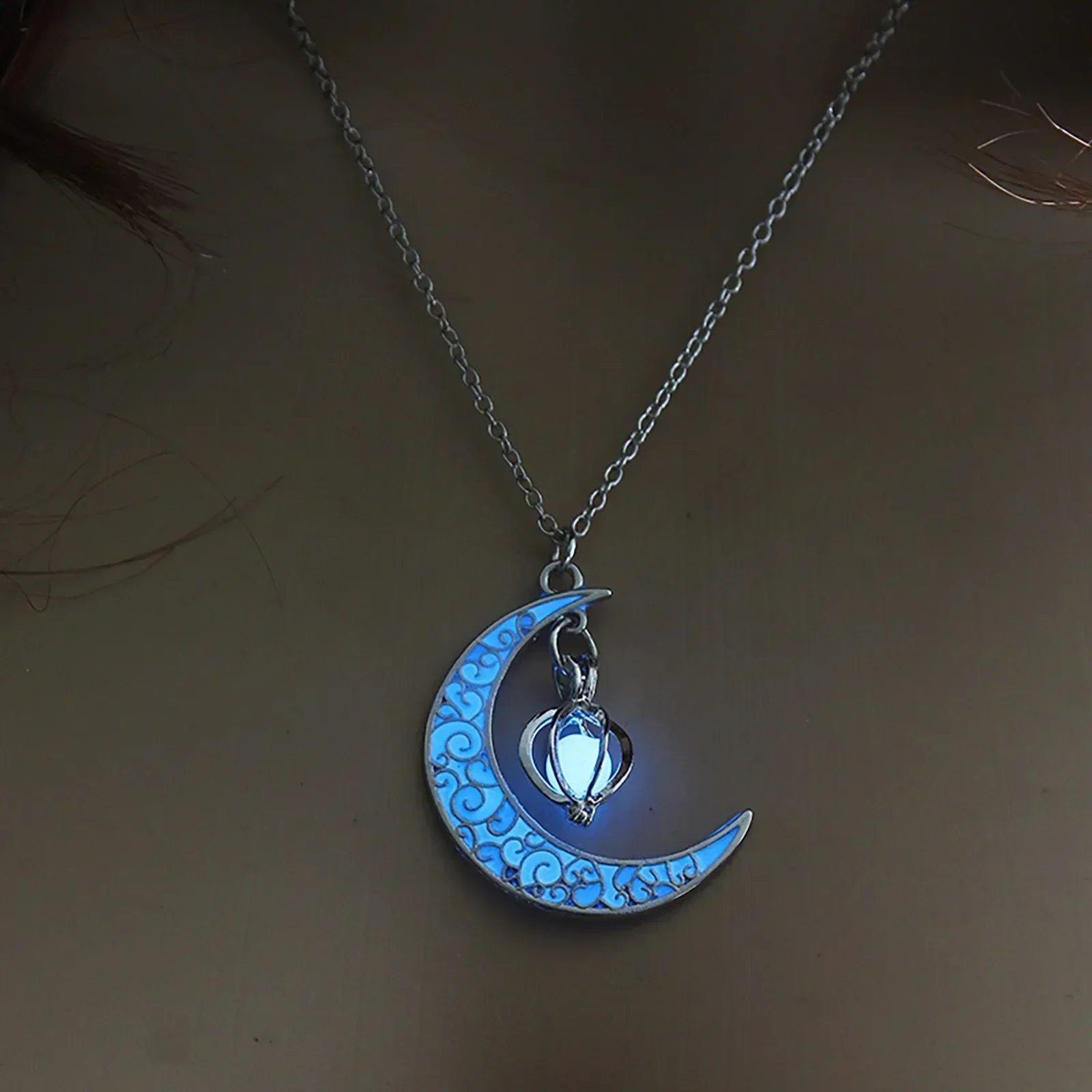 Womens Teen Girls Luminous Moon Necklace Moon Pendants Chain Choker Glow in The Dark Necklace Jewellery Gifts Ожерелье