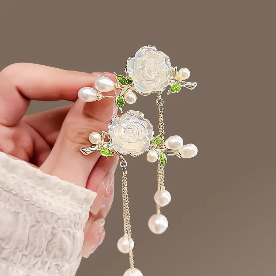 

Sweet Flower Tassels Trendy Small Hair Clip for Women Girls Hair Styling Tools Ladies Female Headdress Side Clip New Headwear
