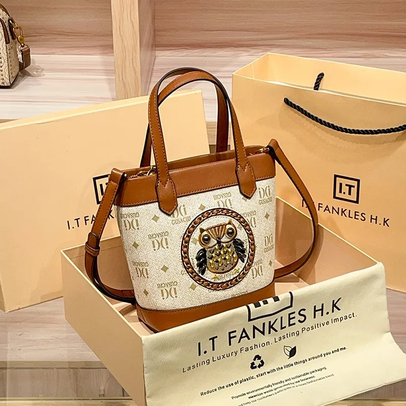 Light luxury brand women's handbag 2025 new autumn and winter high-end feeling diagonal shoulder bag large capacity tote bag