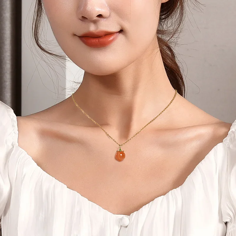 Nuovissima collana di frutta in agata di caramelle con sorgente di sale naturale, ciondolo da donna, ciondolo color pesca, catena con clavicola in acciaio al titanio