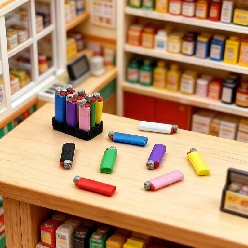 1/12 Maßstab Miniatur-Feuerzeug mit Schwarzem Sockel Realistisches Puppenhaus-Zubehör Convenience-Store Diorama DIY-Szene Bastelbedarf
