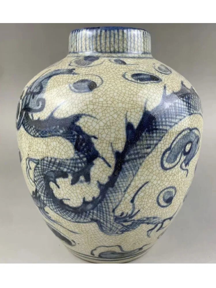 Exquisite Chinese porcelain blue and white porcelain dragon patterned jar Pot