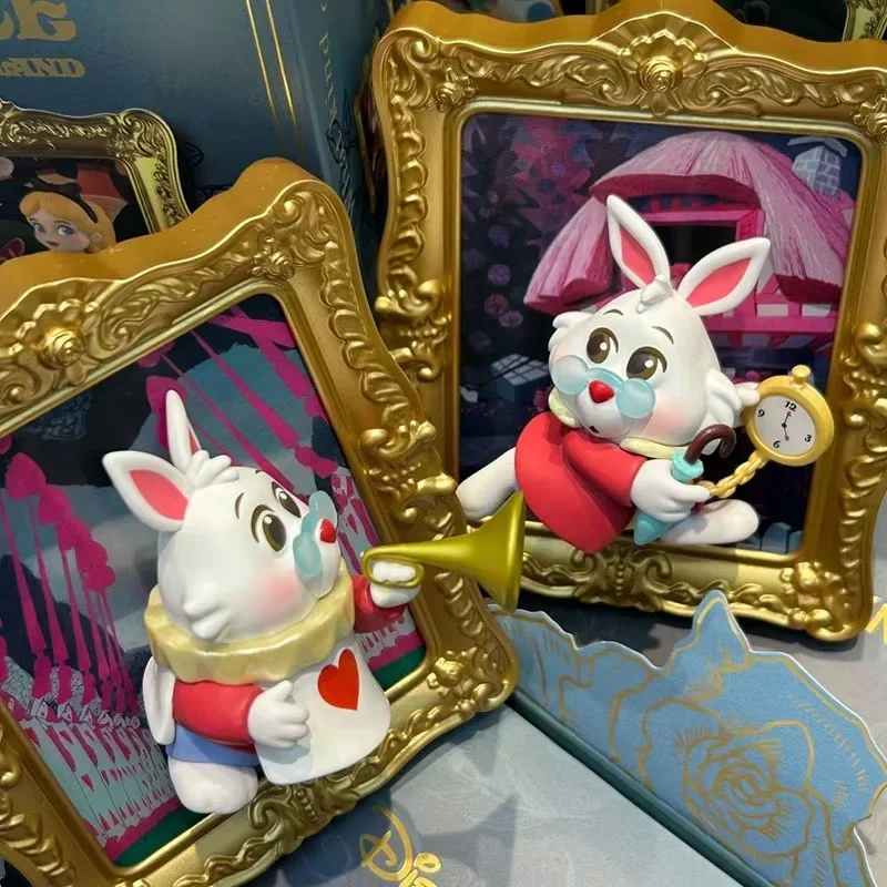 Artistiek ontwerp Eco-vriendelijk PVC Prachtige details, Alice Blind Box-model, Disney Fan Collectible Desktop Ornament Verjaardagscadeau