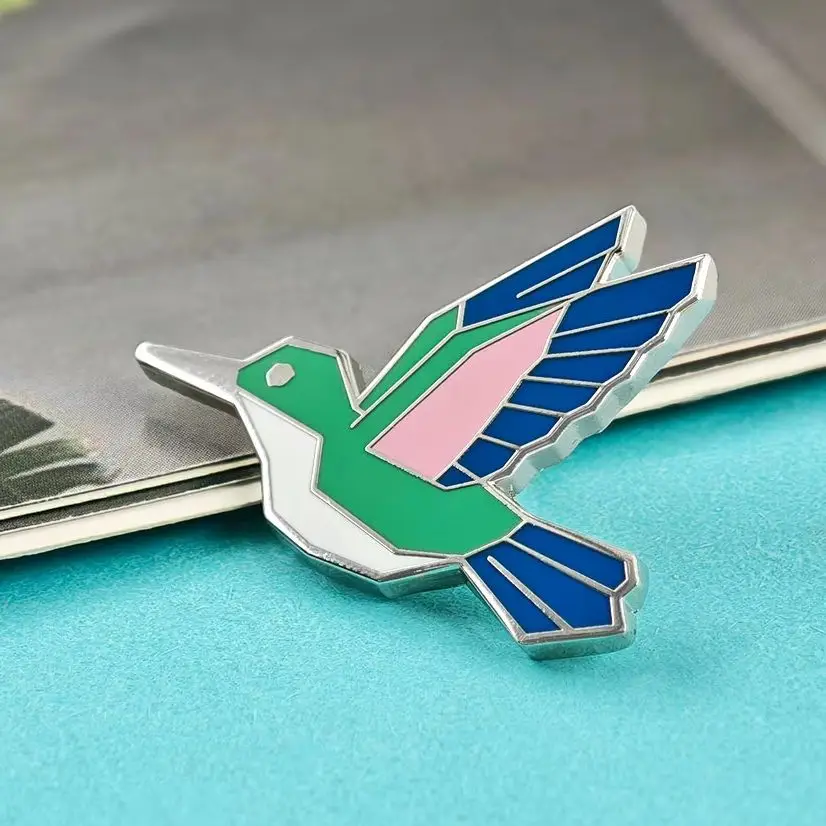 Geometric Hummingbird Enamel Pin Origami Origami Animal Bird Brooch Colorful Geometric Lapel Pins for Backpacks Suit Jacket Jewe