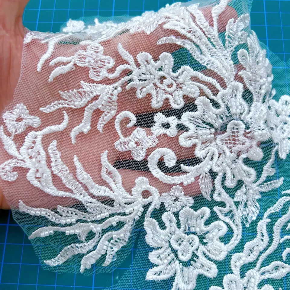 Costumi di pizzo bianco 3D Cucito con perline Toppe applique africane per cucire su design fai da te Abito da sposa Abito da ballo Elegante corpetto