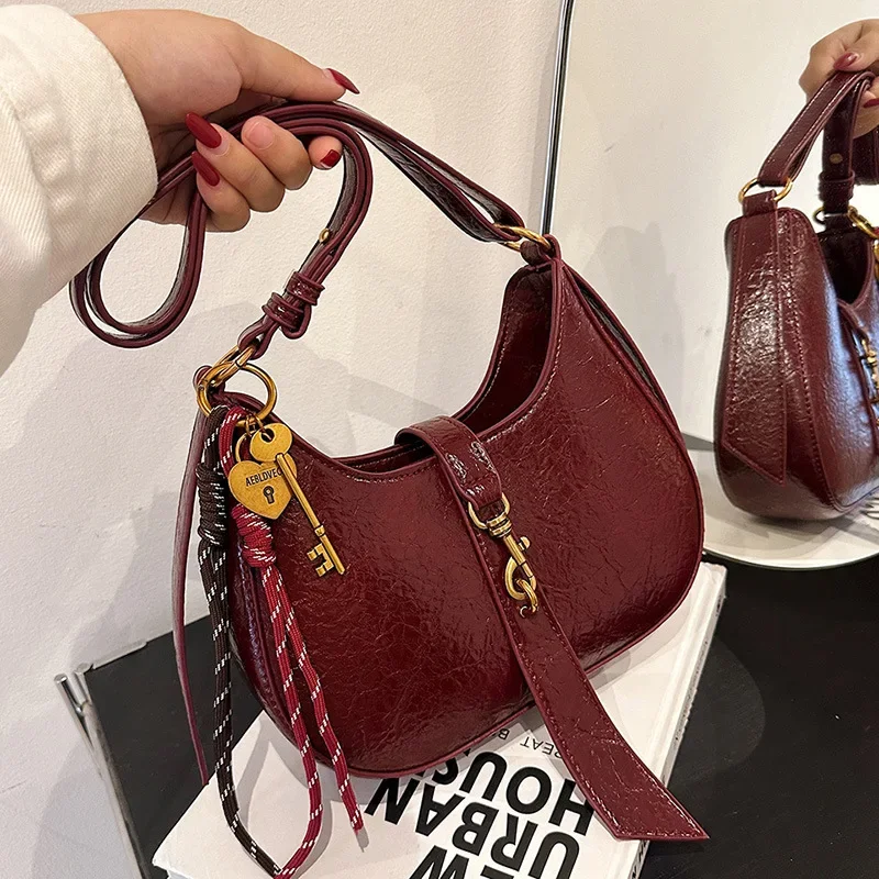 

Korean Version of Fashionable Portable Underarm Bag Women's New Simple Retro Shoulder Bag Versatile Commuter Niche Messenger Bag